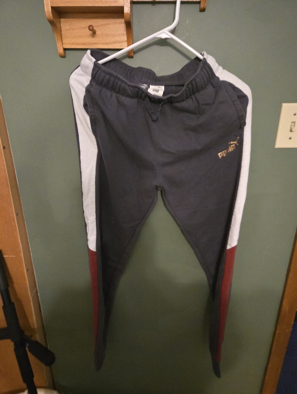 Puma YOUTH GRAY Sweats with Metallic Gold Logo, SIZE YOUTH XL